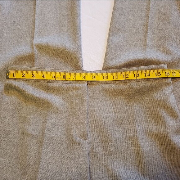 Alfred Dunner Ladies Petite Suit in Light Gray Jacket Size 10P Pants Size 12P - Picture 4 of 15